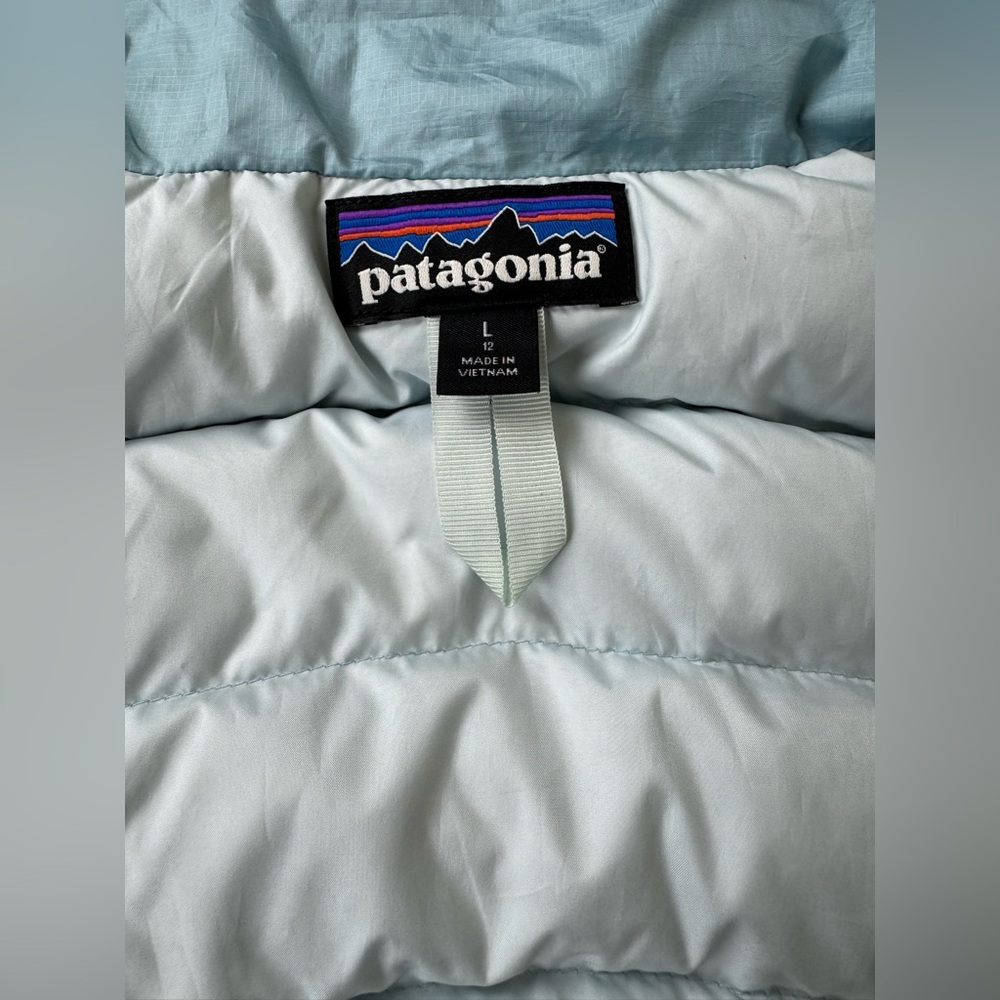 Patagonia Periwinkle Youth Puffer Vest. Size L 12 Youth - Picture 2 of 9